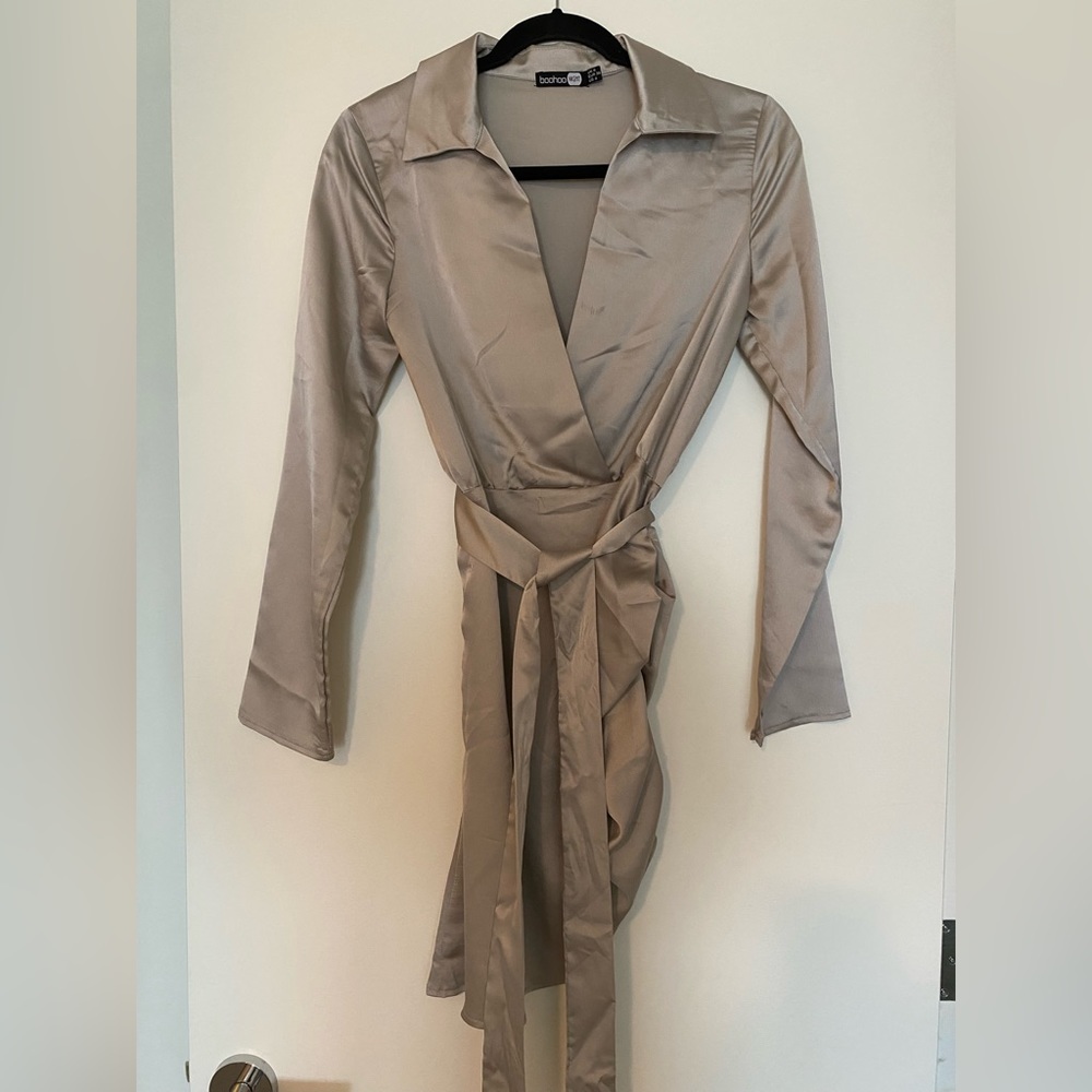 Boohoo Grey Silk Mini Belted Dress - Picture 2 of 5